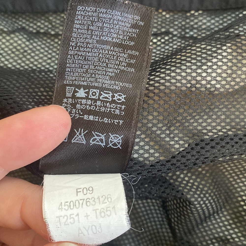 The North Face Black Hooded Big Boys Waterproof Rain Jacket, Boy’s L - Picture 13 of 16